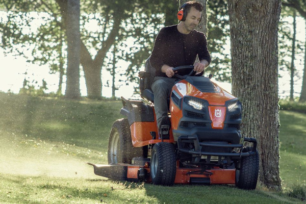 Husq RidingLawnMower 22