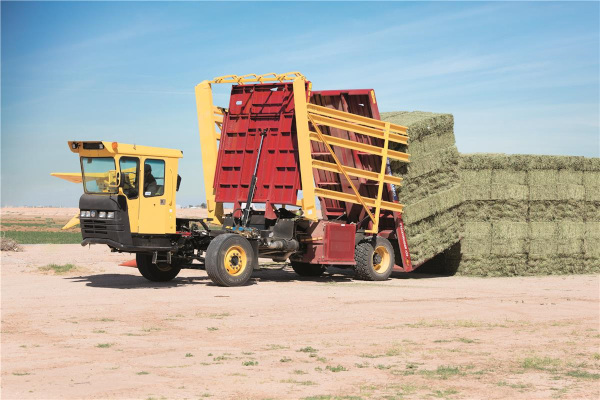 New Holland | Stackcruiser® Self-Propelled Bale Wagons | Model Stackcruiser® 103 for sale at H&M Equipment Co., Inc. New York